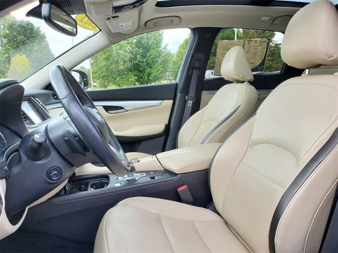 Used 2021 INFINITI QX50 Essential w/ Convenience Package image 9