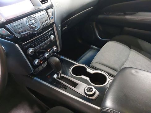 Used 2020 Nissan Pathfinder SV image 26