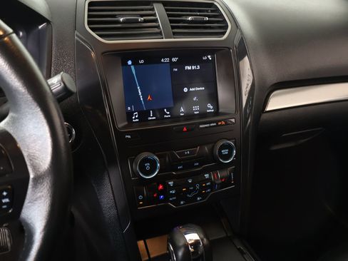 Used 2019 Ford Explorer XLT w/ Equipment Group 202A FWD image 5