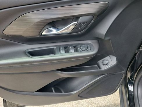 Used 2022 GMC Terrain SLE w/ Driver Convenience Package FWD image 17