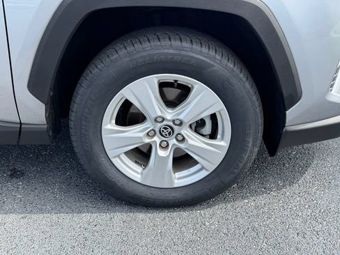Used 2020 Toyota RAV4 XLE w/ Convenience Package FWD image 17
