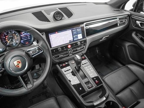 Certified 2024 Porsche Macan AWD/4WD image 19