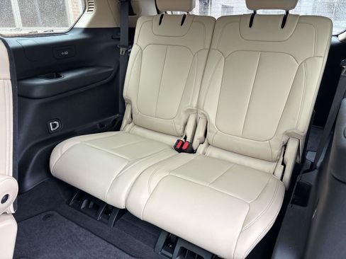Used 2022 Jeep Grand Cherokee L Limited AWD/4WD image 9