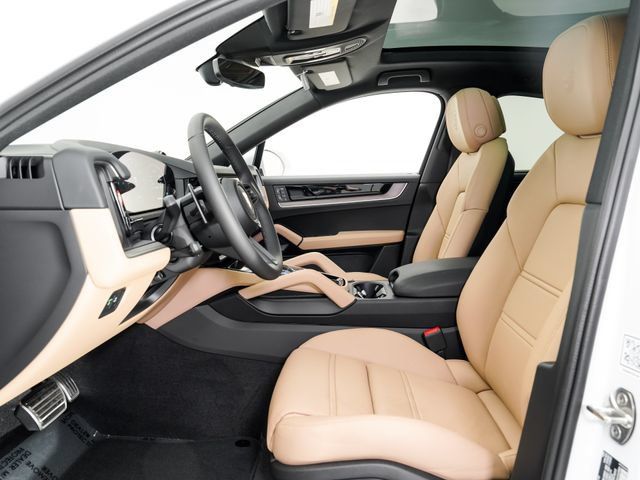Certified 2026 Porsche Cayenne Coupe AWD/4WD image 5