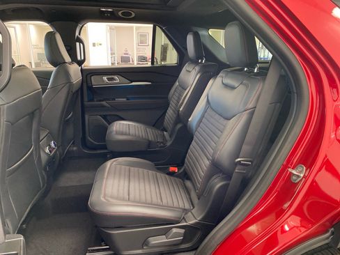 New 2026 Ford Explorer ST-Line w/ ST-Line Street Pack AWD/4WD image 9