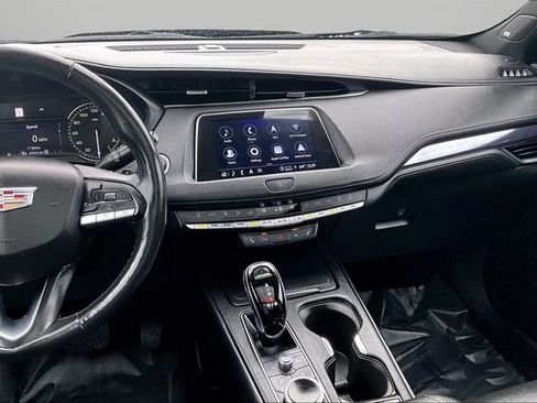 Used 2022 Cadillac XT4 Luxury w/ Cold Weather Package AWD/4WD image 6
