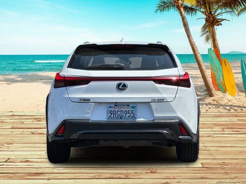 Used 2021 Lexus UX 200 F Sport w/ Accessory Package (Z2) FWD image 5