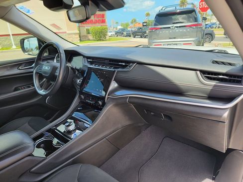 Used 2021 Jeep Grand Cherokee L Laredo w/ Luxury Tech Group I image 16