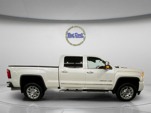 Used 2018 GMC Sierra 2500 Denali w/ Duramax Plus Package image 8
