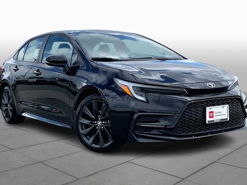 Used 2025 Toyota Corolla SE w/ SE Premium Package image 3