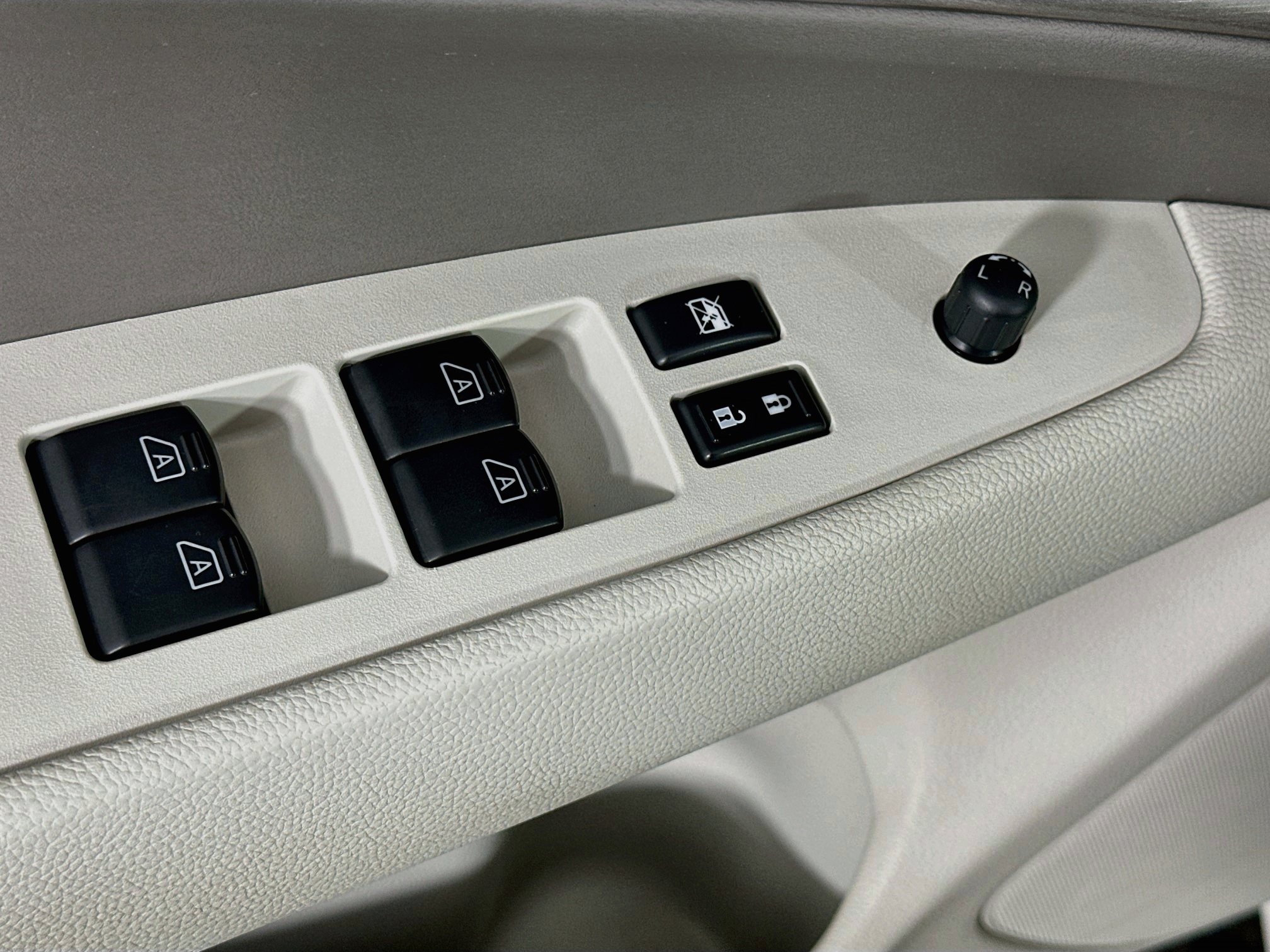 Used 2011 INFINITI G37 Journey w/ Sport Pkg - RWD image 15