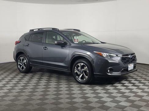 Used 2025 Subaru Crosstrek 2.0i Premium image 2