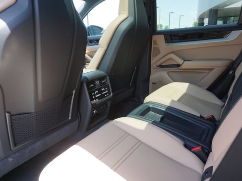 Certified 2026 Porsche Cayenne Coupe AWD/4WD image 24