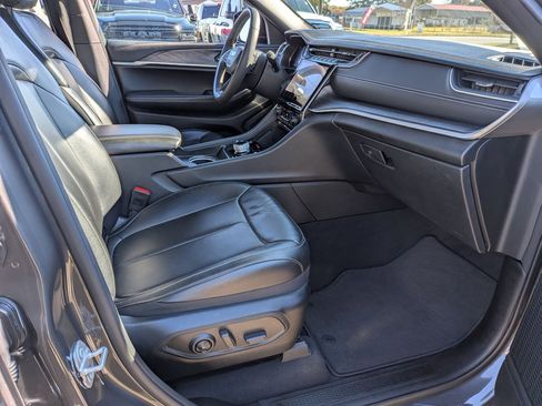 Used 2024 Jeep Grand Cherokee L Limited w/ Luxury Tech Group II image 40