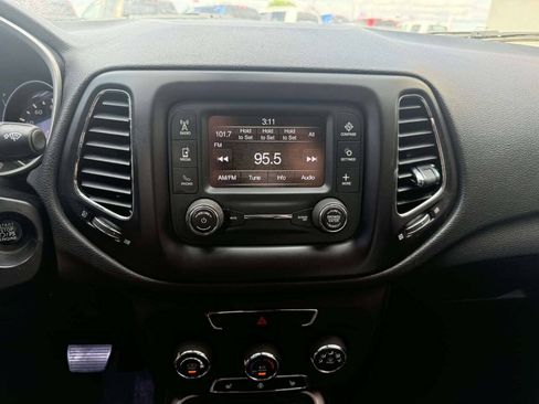 Used 2018 Jeep Compass Latitude w/ Cold Weather Group AWD/4WD image 13