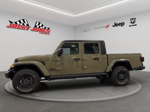 New 2025 Jeep Gladiator Willys image 2