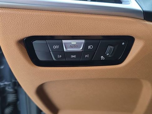 Certified 2025 BMW 330i xDrive Sedan w/ Convenience Package AWD/4WD image 22