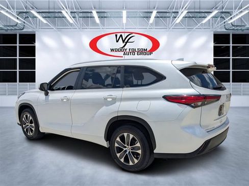 Used 2023 Toyota Highlander XLE FWD image 5