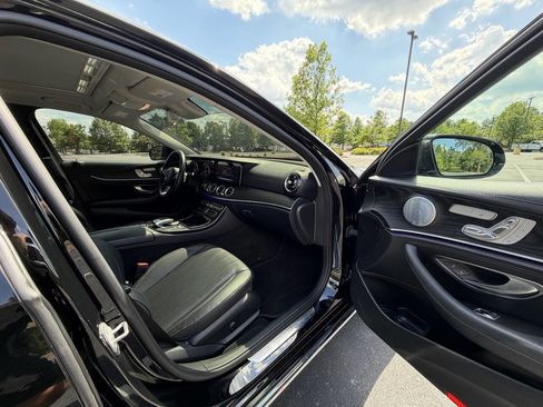 Used 2018 Mercedes-Benz E 300 4MATIC w/ Premium 1 Package image 18