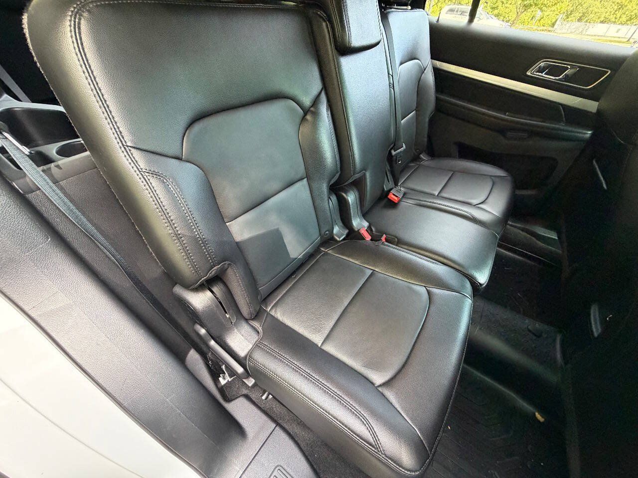 Used 2017 Ford Explorer XLT w/ Equipment Group 202A FWD image 12