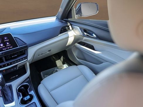 Used 2022 Cadillac CT4 Luxury w/ Sun And Sound Package image 32