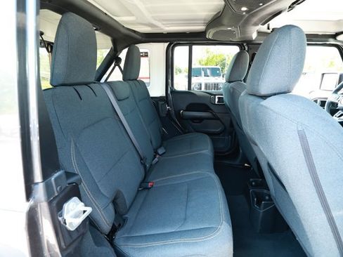 Used 2025 Jeep Wrangler Unlimited Sahara AWD/4WD image 27