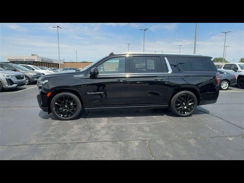 Used 2023 Chevrolet Suburban High Country w/ Advanced Technology Package AWD/4WD image 5