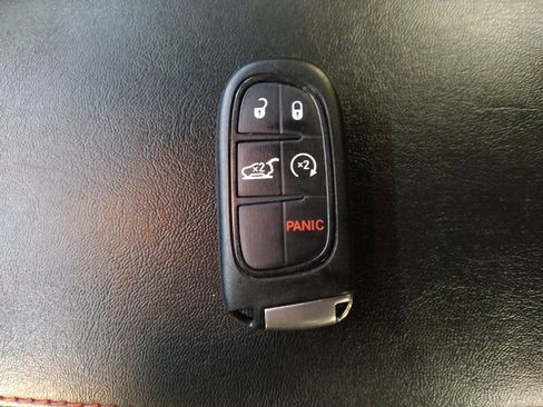 Used 2019 Jeep Cherokee Trailhawk AWD/4WD image 32