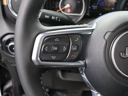 Used 2025 Jeep Wrangler Sahara w/ Technology Group image 27