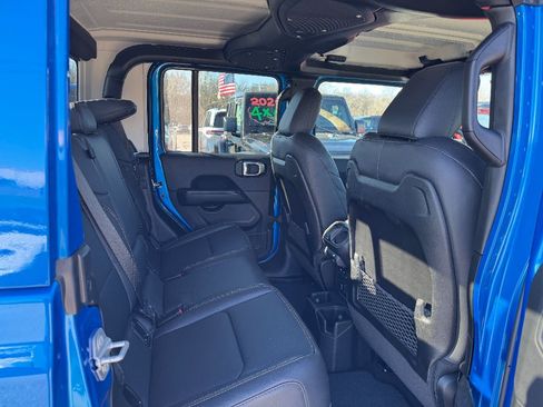 New 2026 Jeep Gladiator Sahara image 5