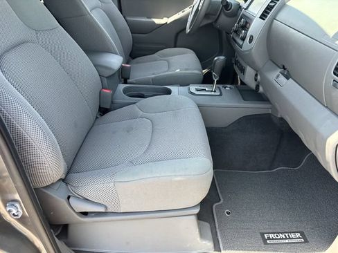 Used 2020 Nissan Frontier SV w/ Midnight Edition Floor Mats AWD/4WD image 11