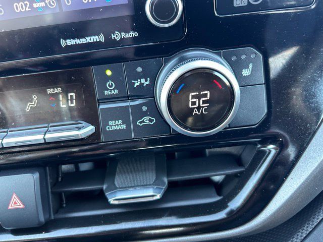 Used 2021 Toyota Highlander XLE AWD/4WD image 19