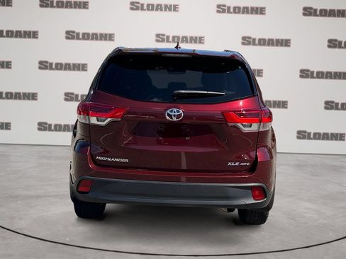 Used 2018 Toyota Highlander XLE AWD/4WD image 4