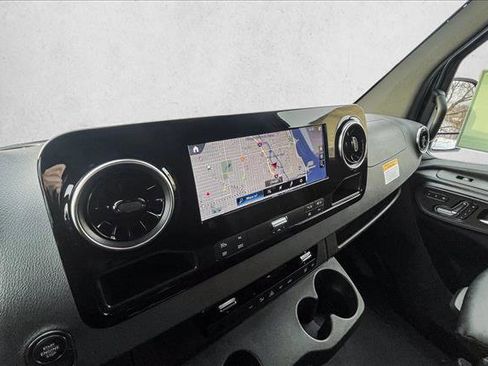 Used 2024 Mercedes-Benz Sprinter 2500 image 13