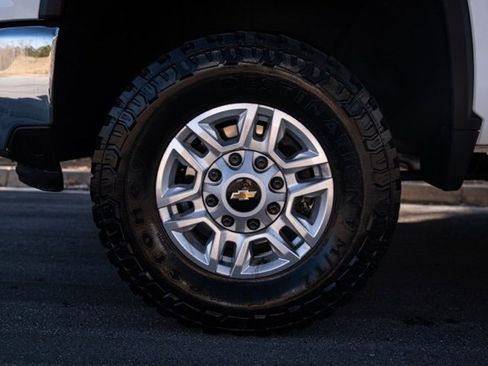 Used 2025 Chevrolet Silverado 2500 LT w/ Convenience Package image 22