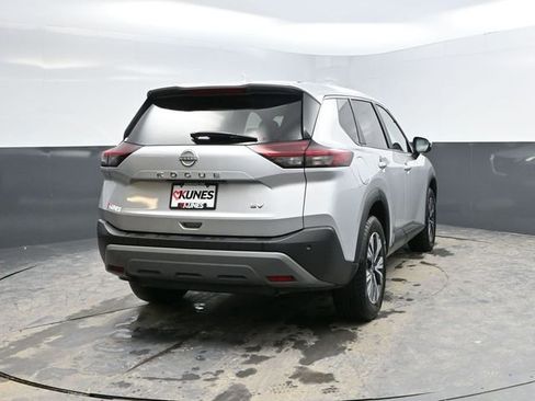Used 2023 Nissan Rogue SV image 9