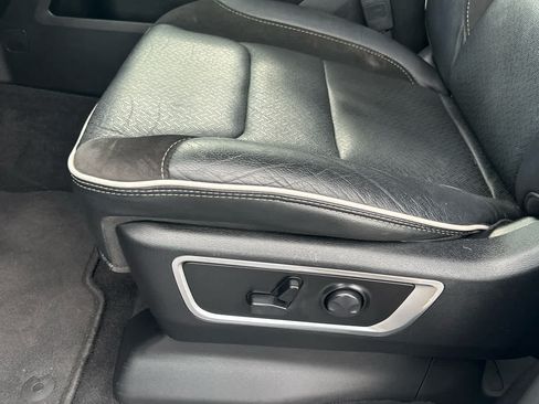 Used 2025 RAM 1500 Laramie w/ Advanced Safety Group II AWD/4WD image 19