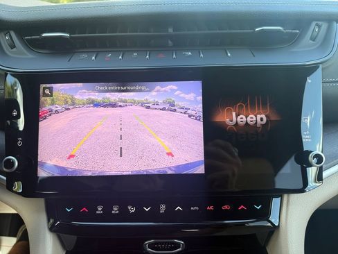 New 2026 Jeep Grand Cherokee Limited w/ Trailer Tow Package AWD/4WD image 32