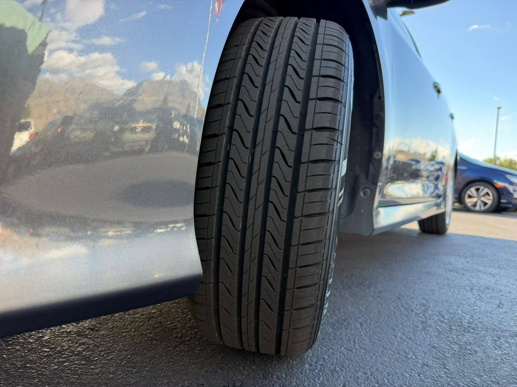 Used 2012 Toyota Camry SE FWD image 25