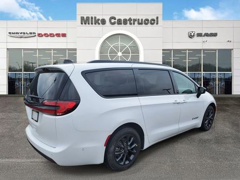 New 2025 Chrysler Pacifica Select w/ Fav Edition Package image 3