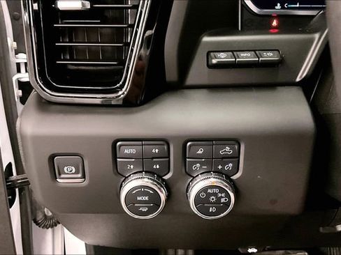 Used 2025 GMC Sierra 2500 AT4X AWD/4WD image 40