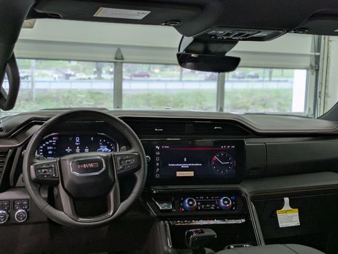 Used 2024 GMC Sierra 1500 AT4 w/ Technology Package AWD/4WD image 6
