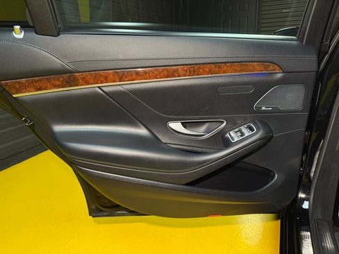 Used 2014 Mercedes-Benz S 550 Sedan image 18