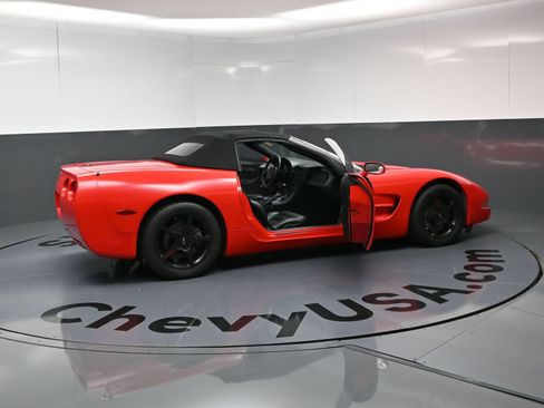 Used 2004 Chevrolet Corvette Convertible w/ Preferred Equipment Group RWD image 24