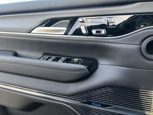 New 2026 Jeep Grand Wagoneer Summit image 13