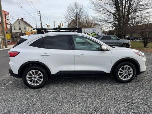 Used 2020 Ford Escape SE image 4