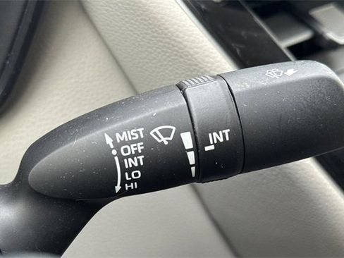 Used 2021 Toyota Corolla LE image 38