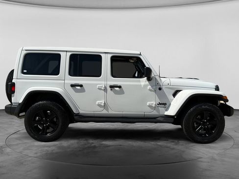 Used 2022 Jeep Wrangler Unlimited Sahara AWD/4WD image 10