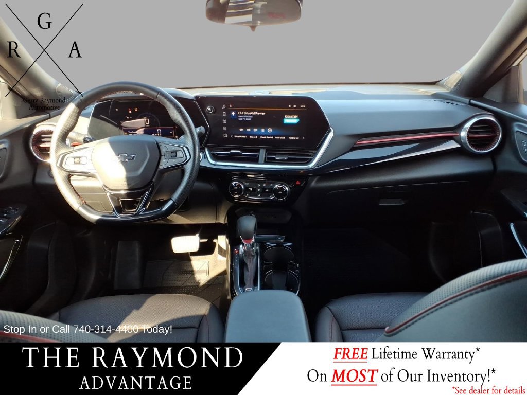 Used 2025 Chevrolet Trax RS w/ Sunroof Package FWD image 12