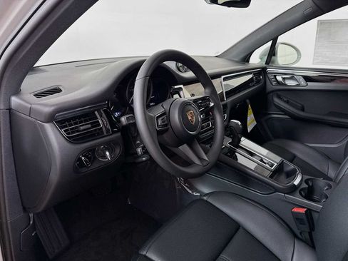 Used 2026 Porsche Macan AWD/4WD image 4
